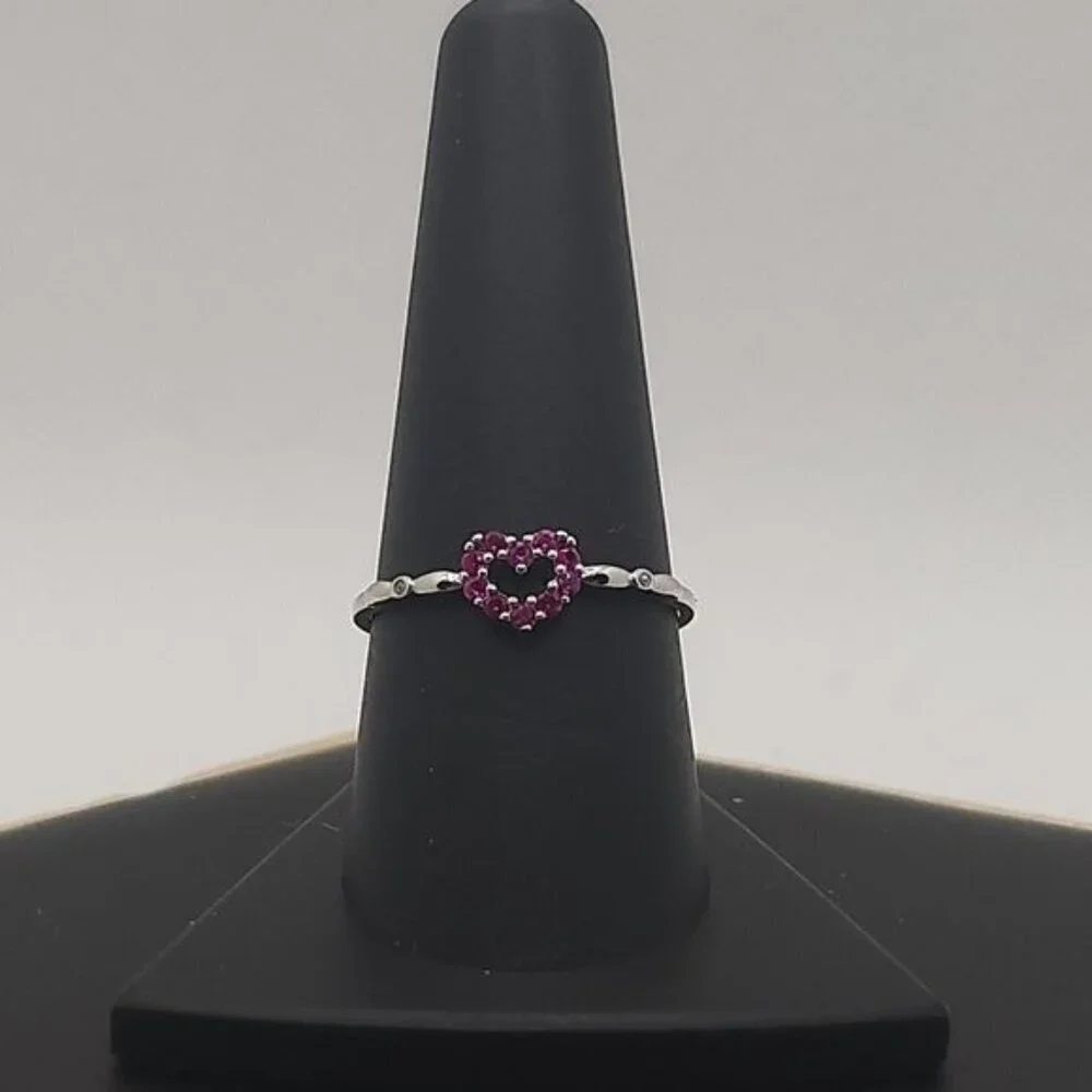 Sterling Silver Heart Shaped Ring With Fuchsia Stones‎ Size 9 (NWOT)